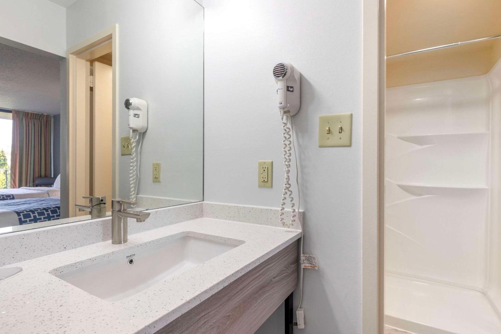 Suburban Studios Tysons Corner Vienna Esterno foto