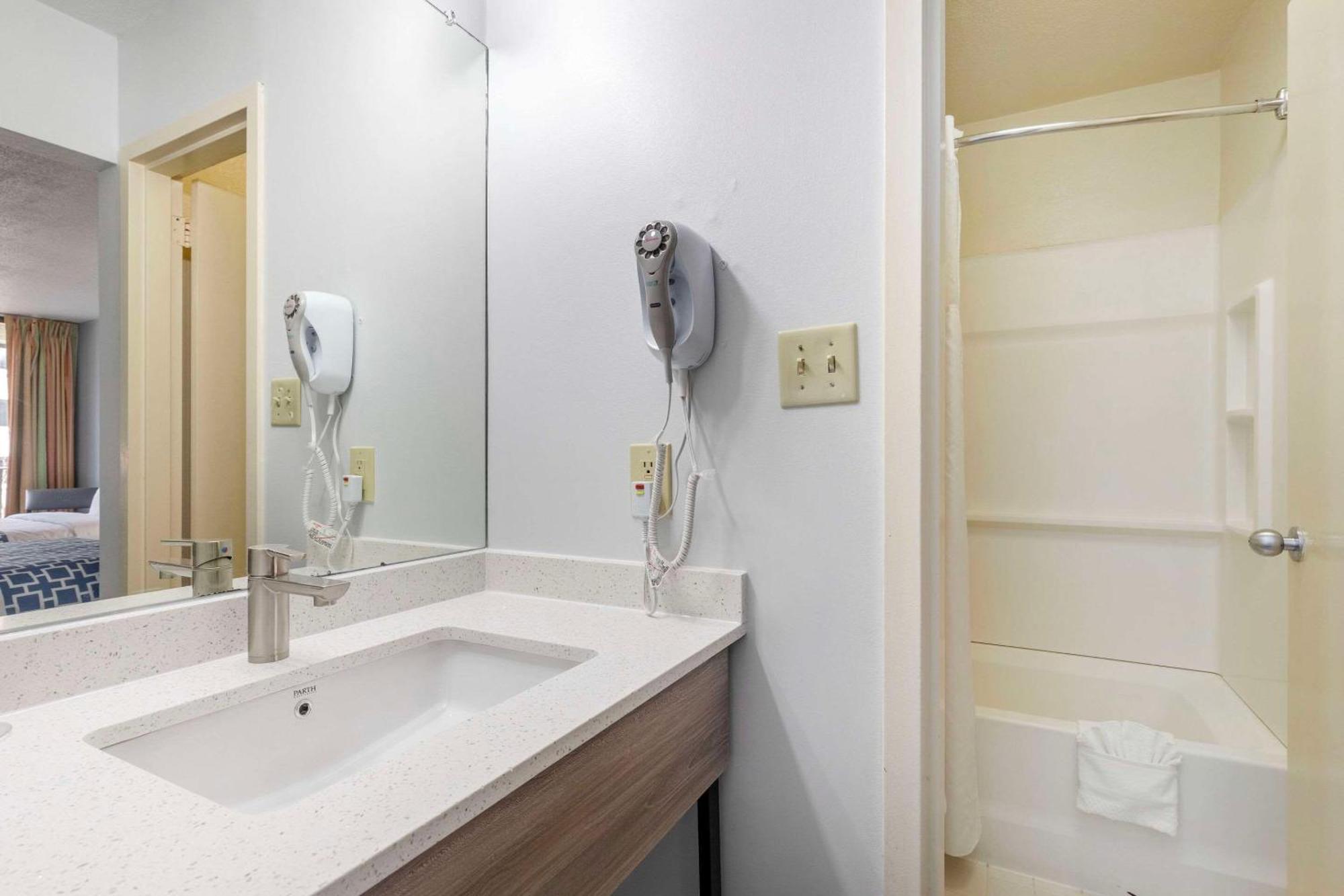 Suburban Studios Tysons Corner Vienna Esterno foto