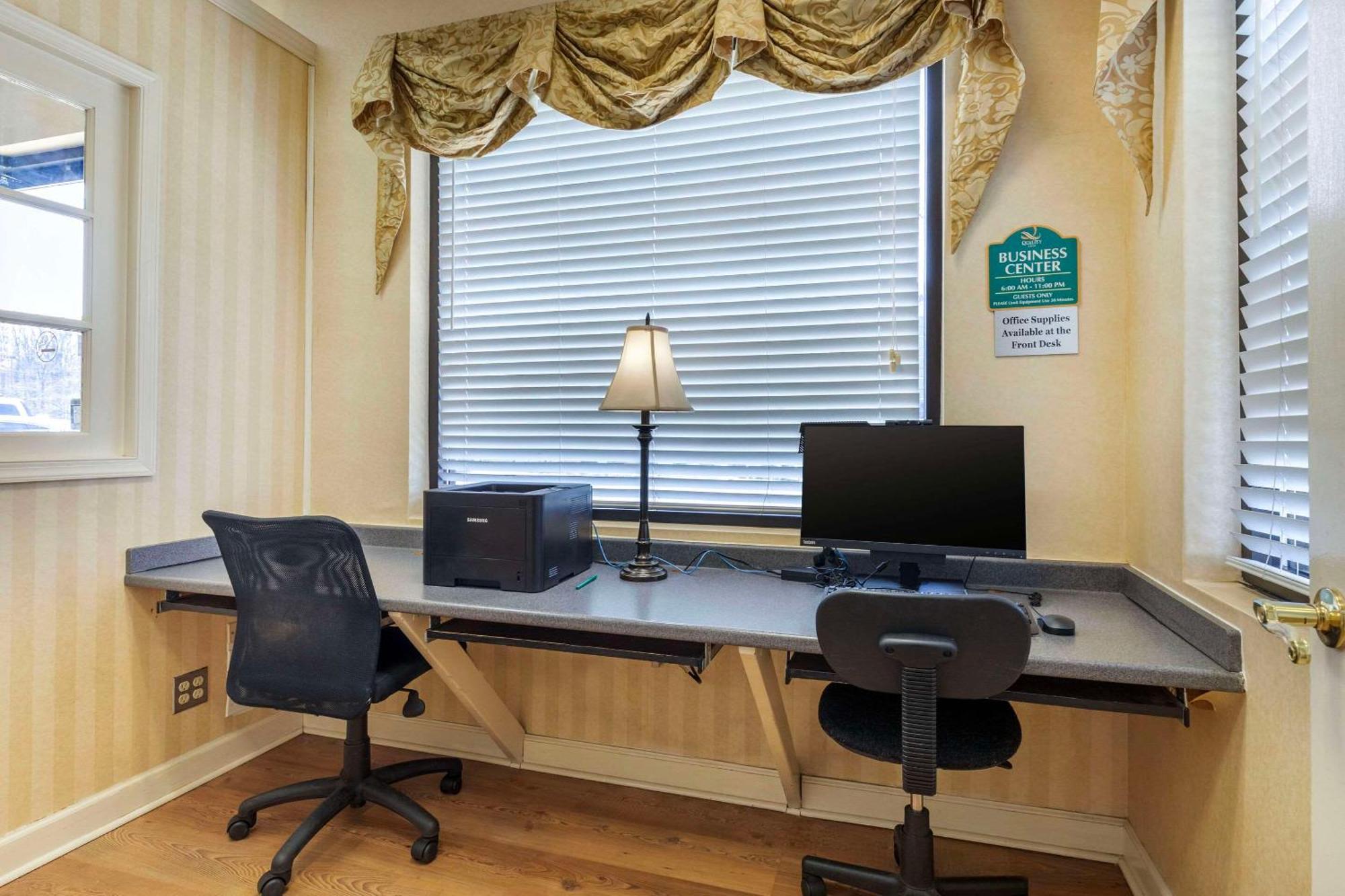 Suburban Studios Tysons Corner Vienna Esterno foto
