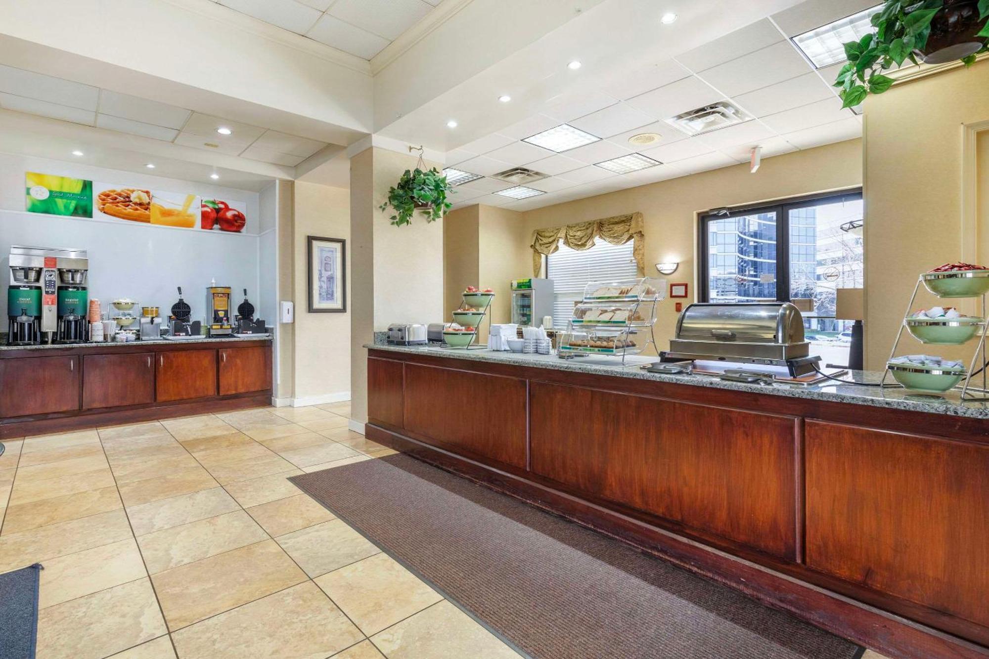 Suburban Studios Tysons Corner Vienna Esterno foto